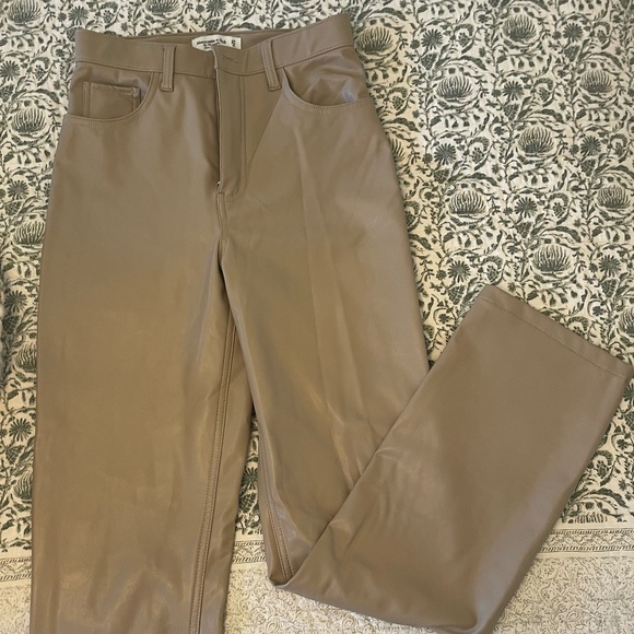 Abercrombie The 90's Straight Ultra High Rise - Picture 1 of 3